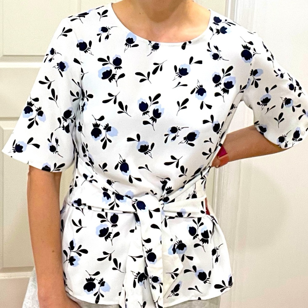 Ann Taylor floral tie waist blouse size XS